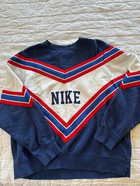 Nike Navy, Cream & Red Striped Chevron Sweatshirt